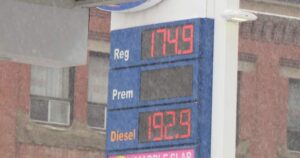 Didėjančios dujų kainos vėl paskatino vyriausybės raginimus sumažinti degalų mokestį