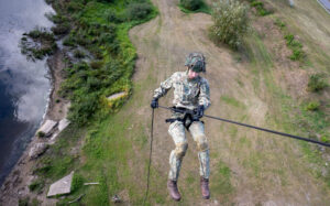 Kauno miesto savivaldybė Dėl karių nusileidimo nuo Česlovo Radzinausko tilto