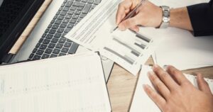 2026 m. balandžio mėn. namų ūkių indėliai padidėjo 2,25 mlrd.