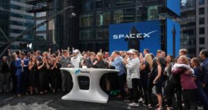 „SpaceX“ raketomis aplenkė „Amazon“ ir tapo 5-a vertingiausia kompanija pasaulyje